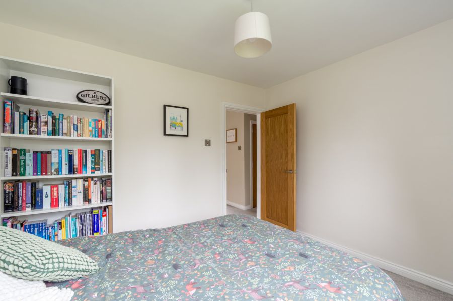 6 Waringfield Crescent