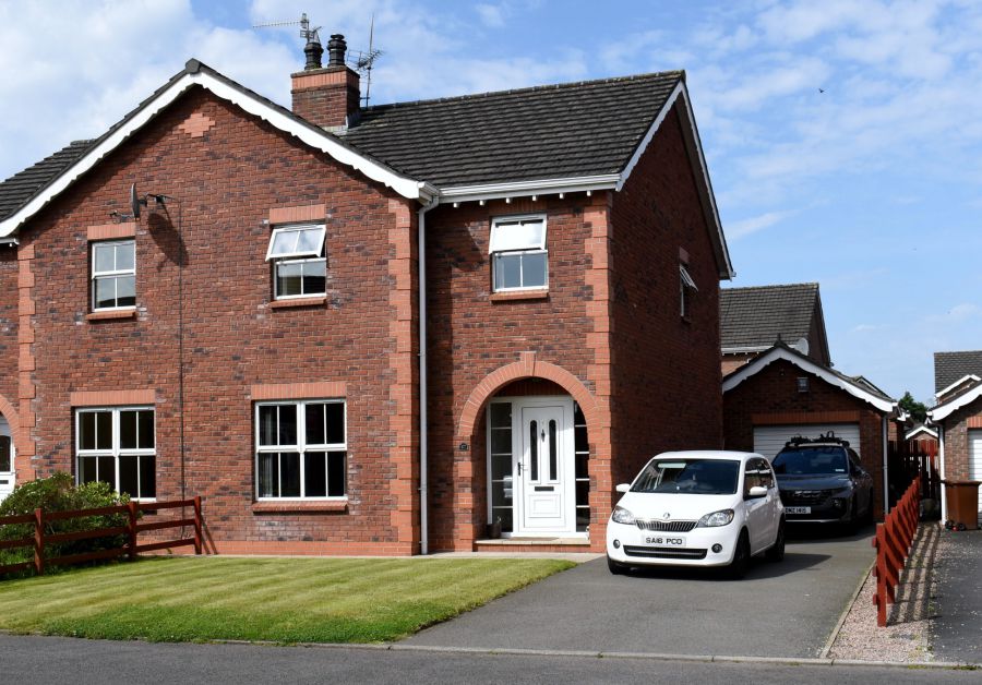 27 Lockvale Manor