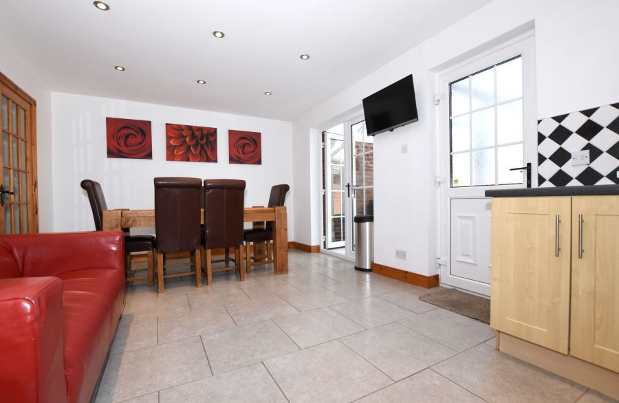 27 Lockvale Manor