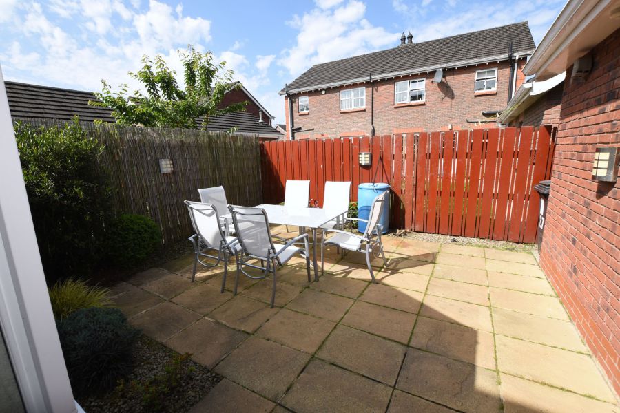27 Lockvale Manor