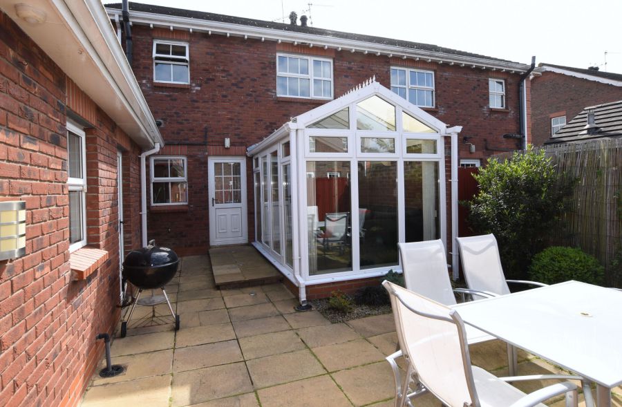 27 Lockvale Manor