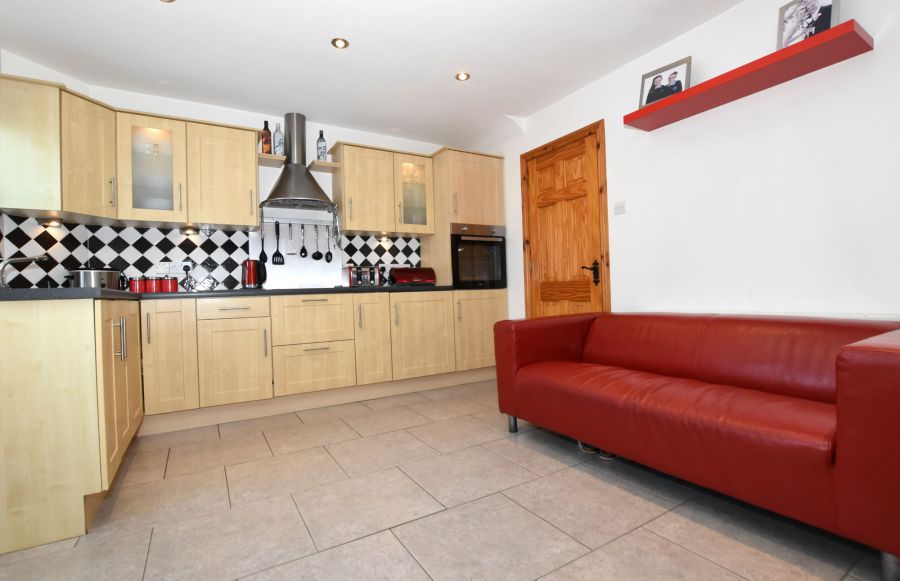 27 Lockvale Manor