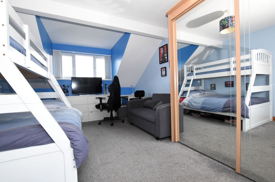 18a Portmore Lea