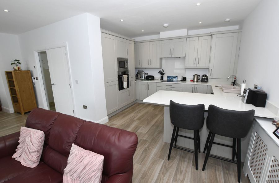 Apt 4  7 Meeting Street