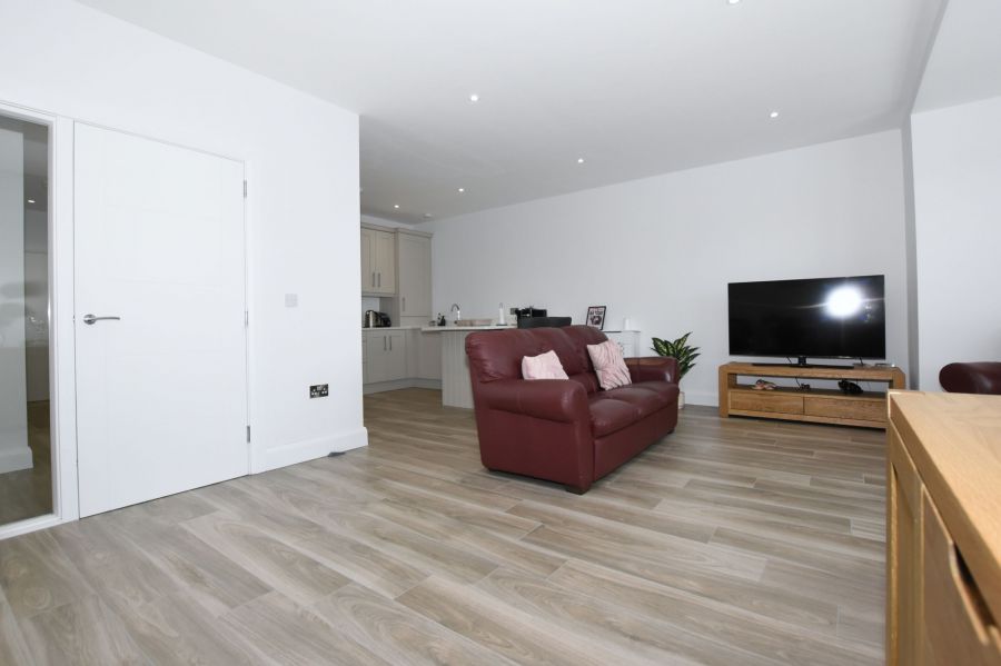 Contemporary first floor apartment, Apt 4  7 Meeting Street