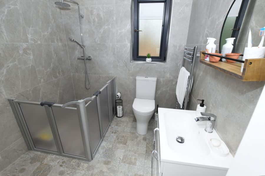 Contemporary first floor apartment, Apt 4  7 Meeting Street