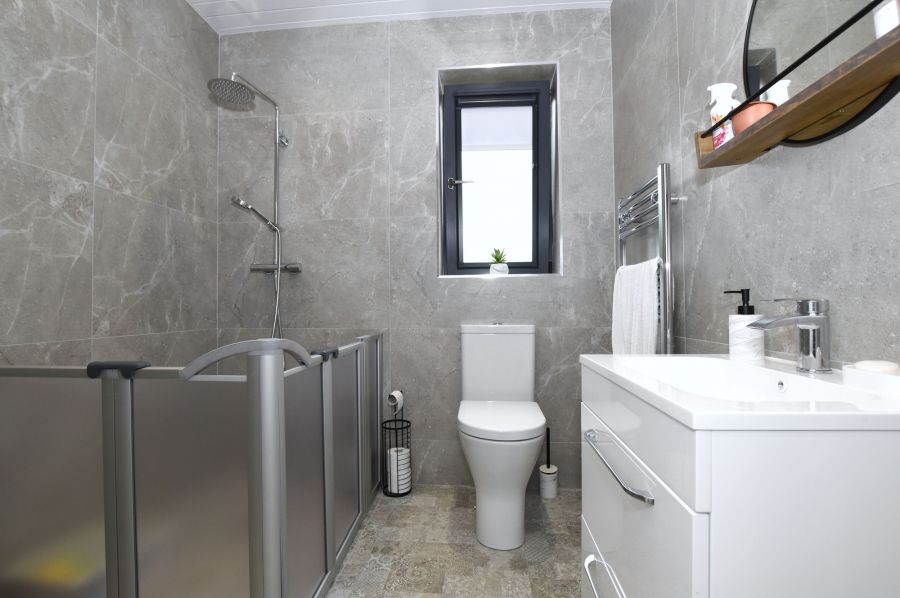 Contemporary first floor apartment, Apt 4  7 Meeting Street