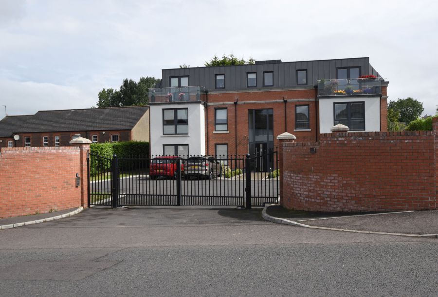 Contemporary first floor apartment, Apt 4  7 Meeting Street