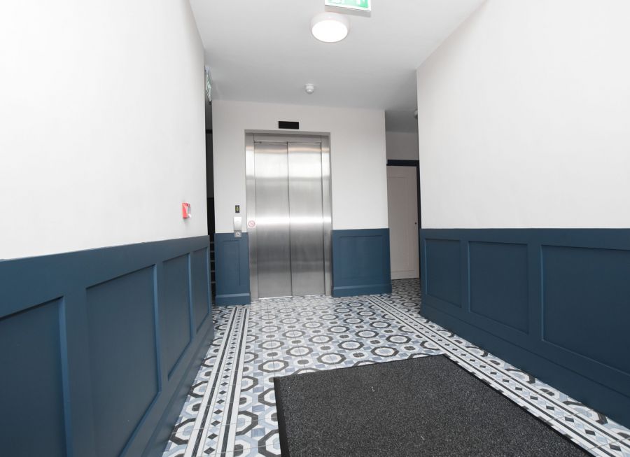 Apt 4  7 Meeting Street