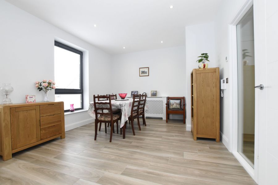 Apt 4  7 Meeting Street