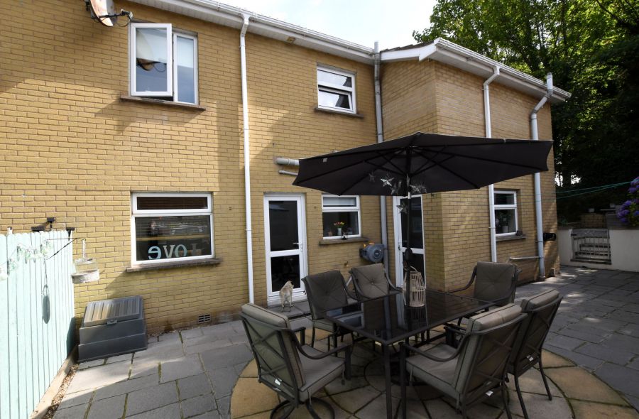 12 Arnold Grove