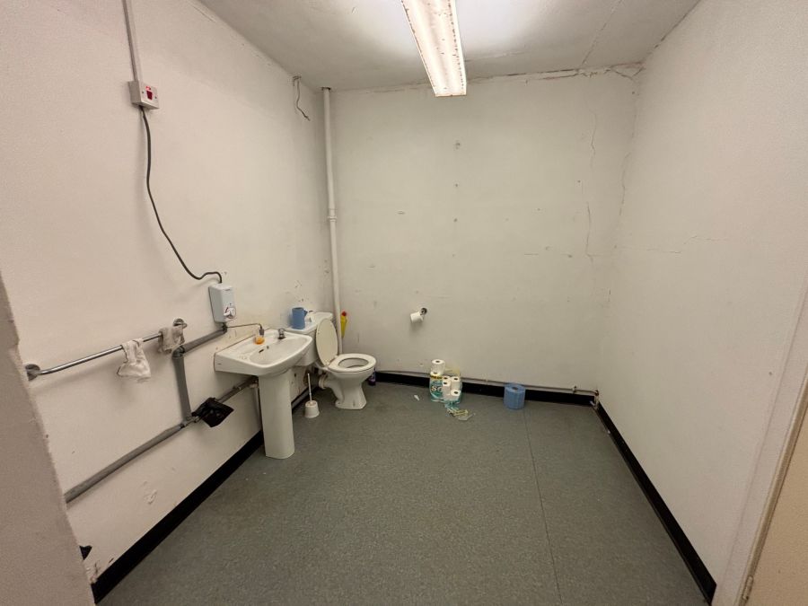 Spacious Retail Unit in a Prime Location, 2 Market Street