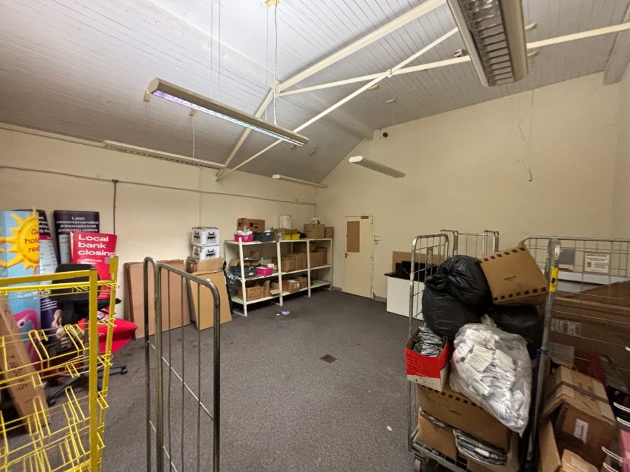 Spacious Retail Unit in a Prime Location, 2 Market Street