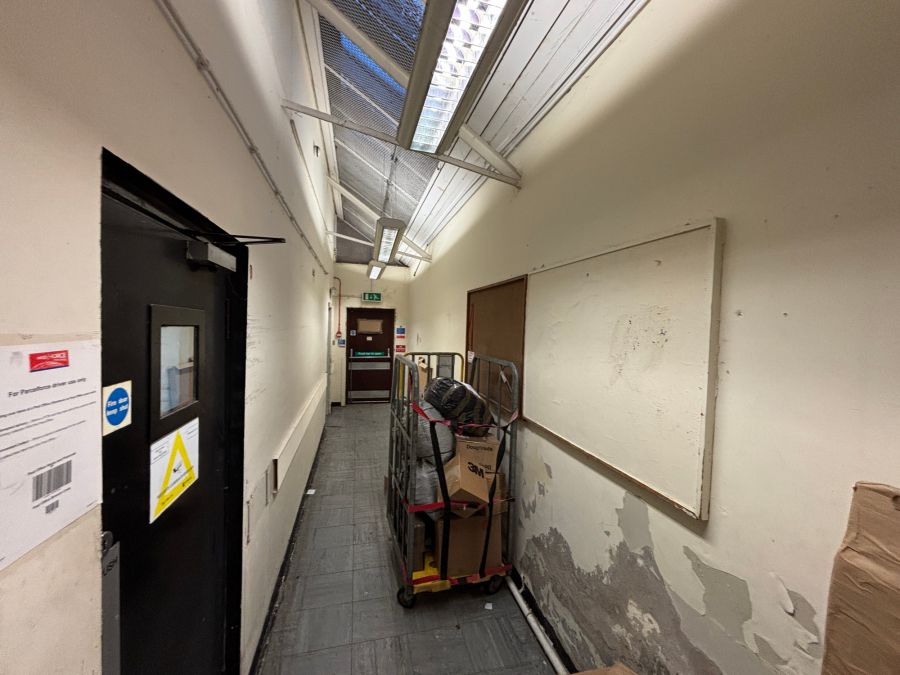 Spacious Retail Unit in a Prime Location, 2 Market Street