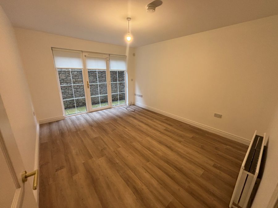 10 Broomhill Courtyard