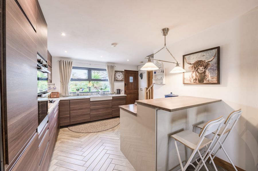 A beautiful Weavers Cottage with garden and paddock, 84 Inn Road