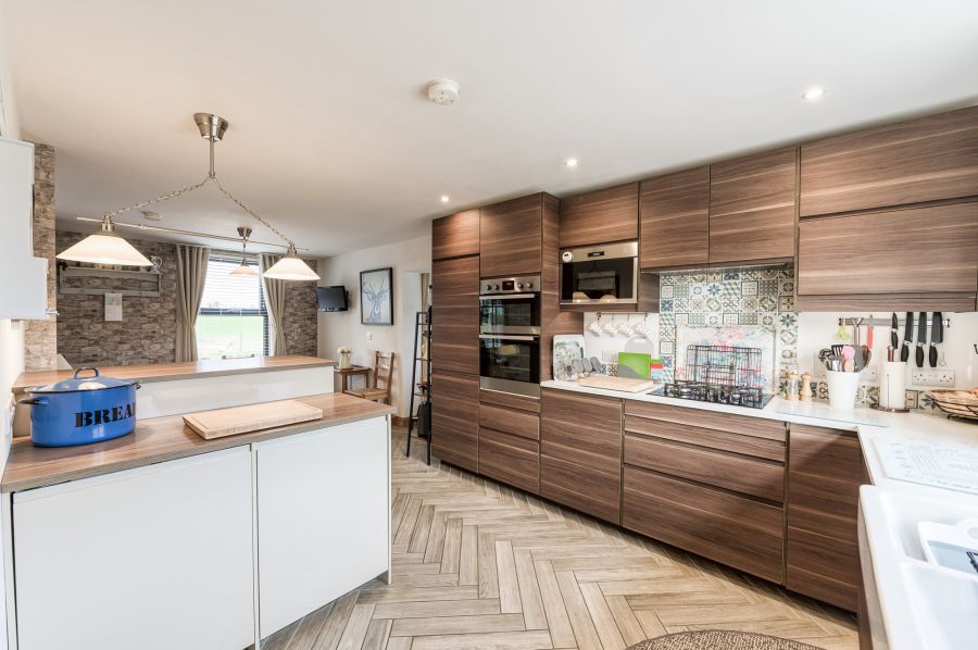 A beautiful Weavers Cottage with garden and paddock, 84 Inn Road