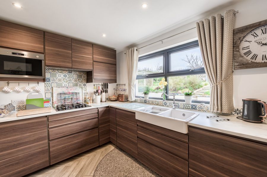 A beautiful Weavers Cottage with garden and paddock, 84 Inn Road