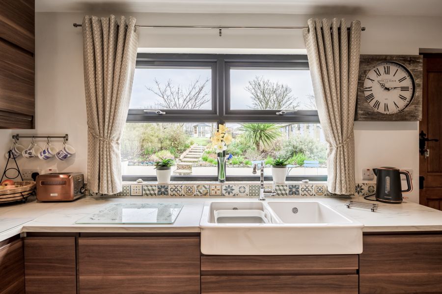 A beautiful Weavers Cottage with garden and paddock, 84 Inn Road