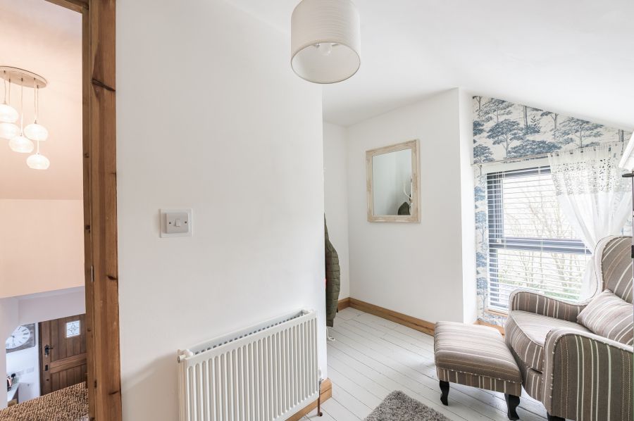 A beautiful Weavers Cottage with garden and paddock, 84 Inn Road