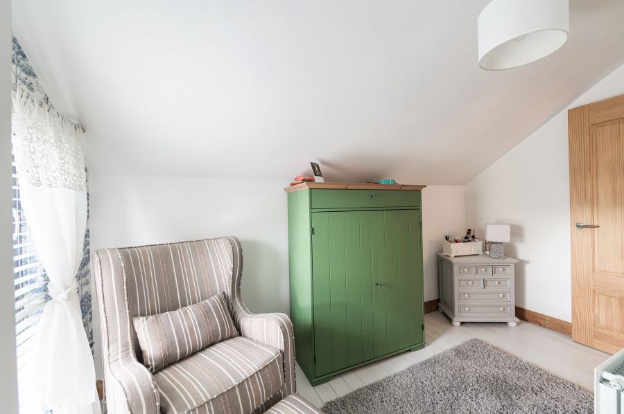 A beautiful Weavers Cottage with garden and paddock, 84 Inn Road