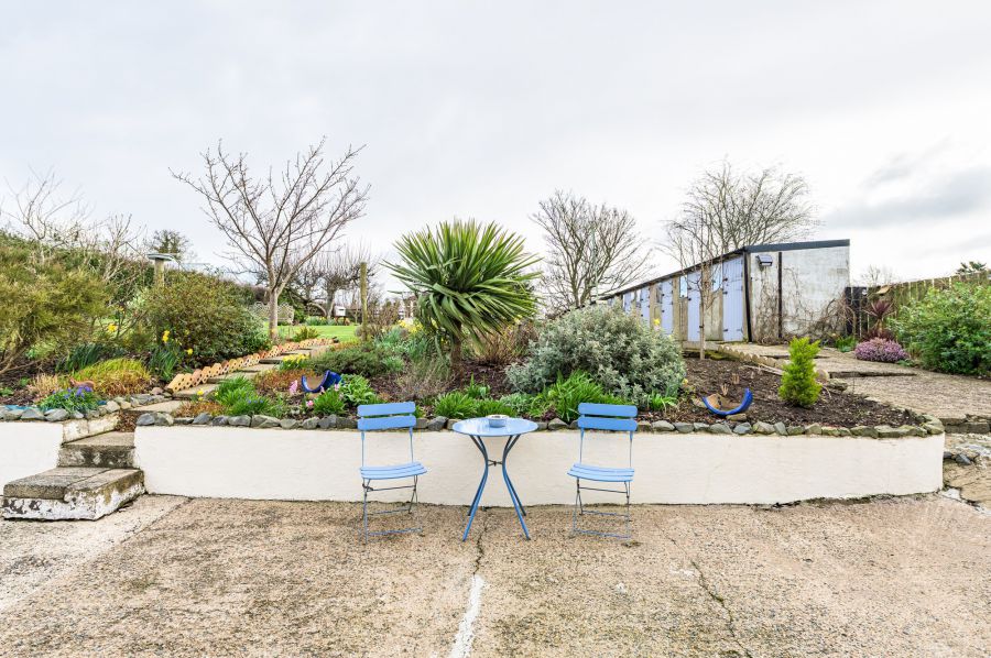 A beautiful Weavers Cottage with garden and paddock, 84 Inn Road