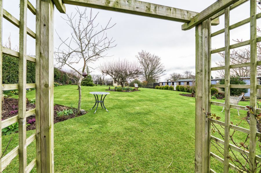 A beautiful Weavers Cottage with garden and paddock, 84 Inn Road