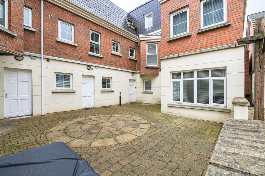 23 Ashley Courtyard