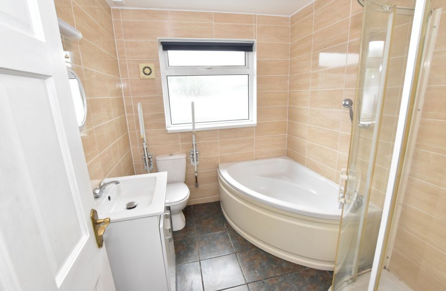 8 Beechwood Park
