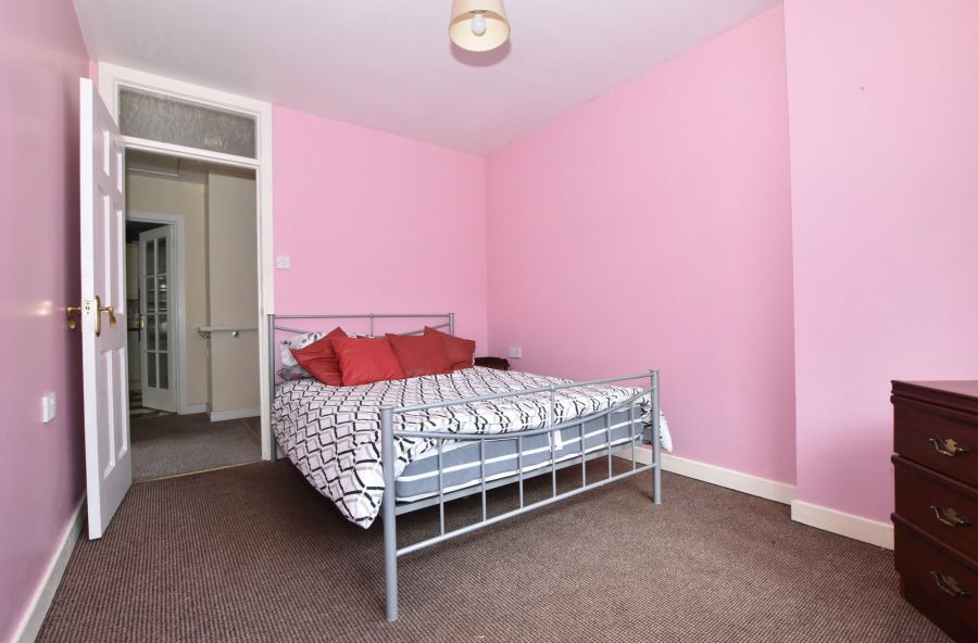 8 Beechwood Park
