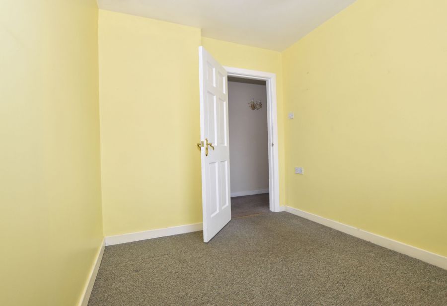 8 Beechwood Park