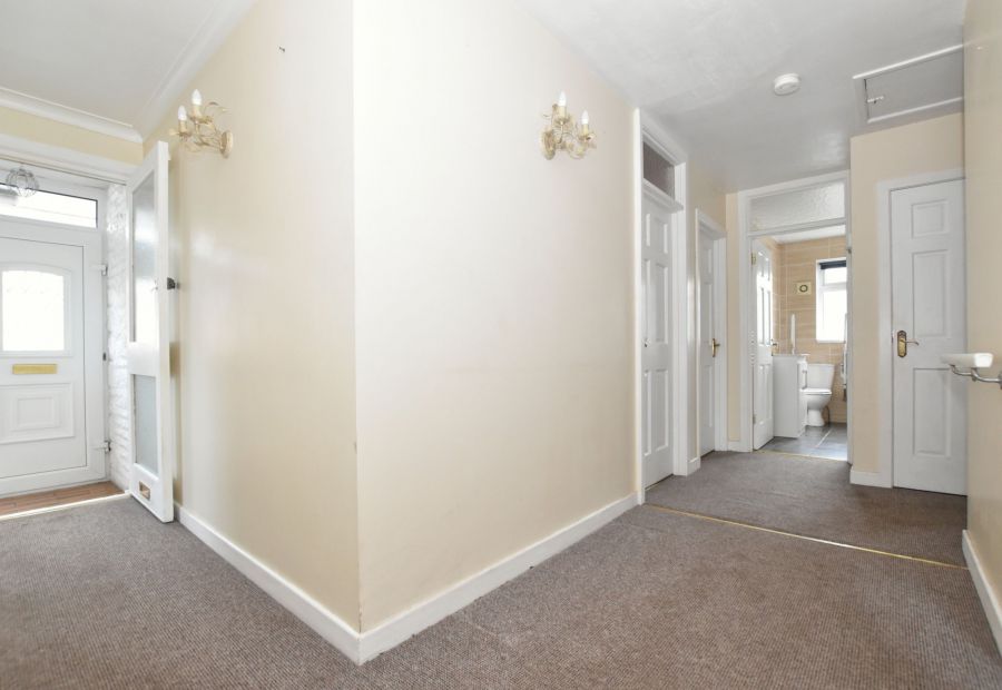 8 Beechwood Park