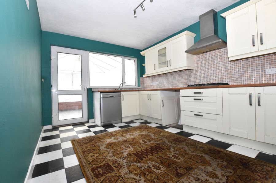 8 Beechwood Park