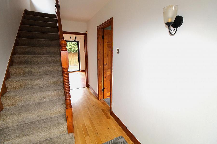 6 Sandyknowes Drive