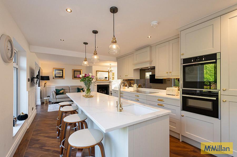3 Abbeydene Manor