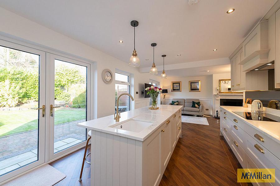 3 Abbeydene Manor