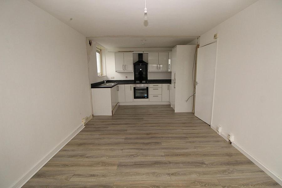 14a Woodland House