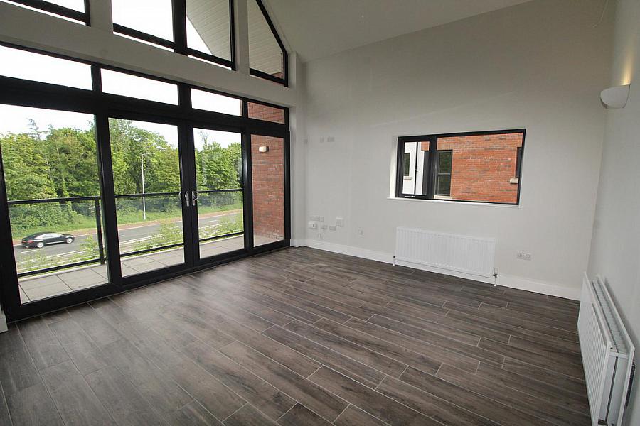 60 Loughshore Manor