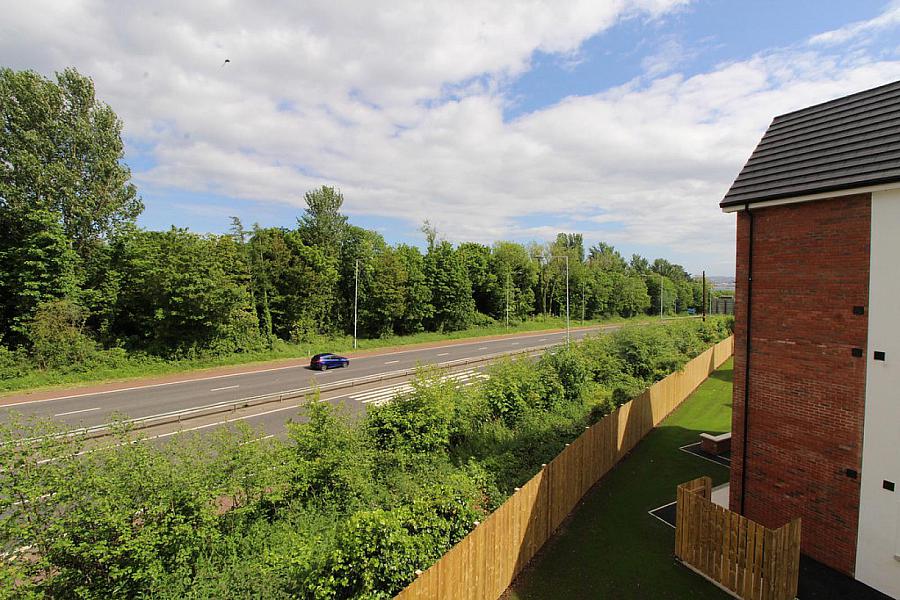 60 Loughshore Manor