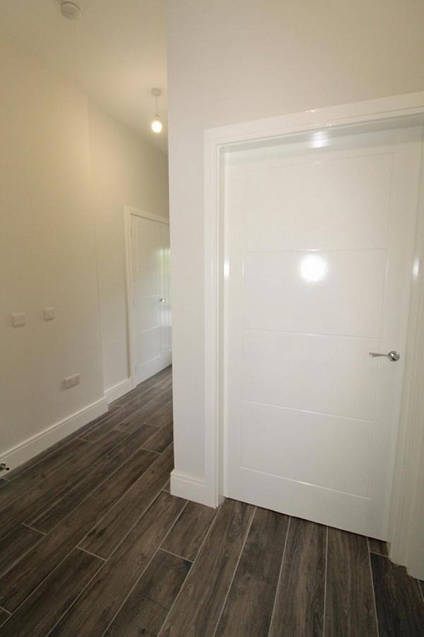 60 Loughshore Manor