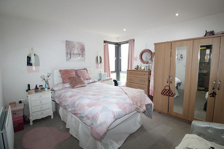 Apt 3, 5 Island Park