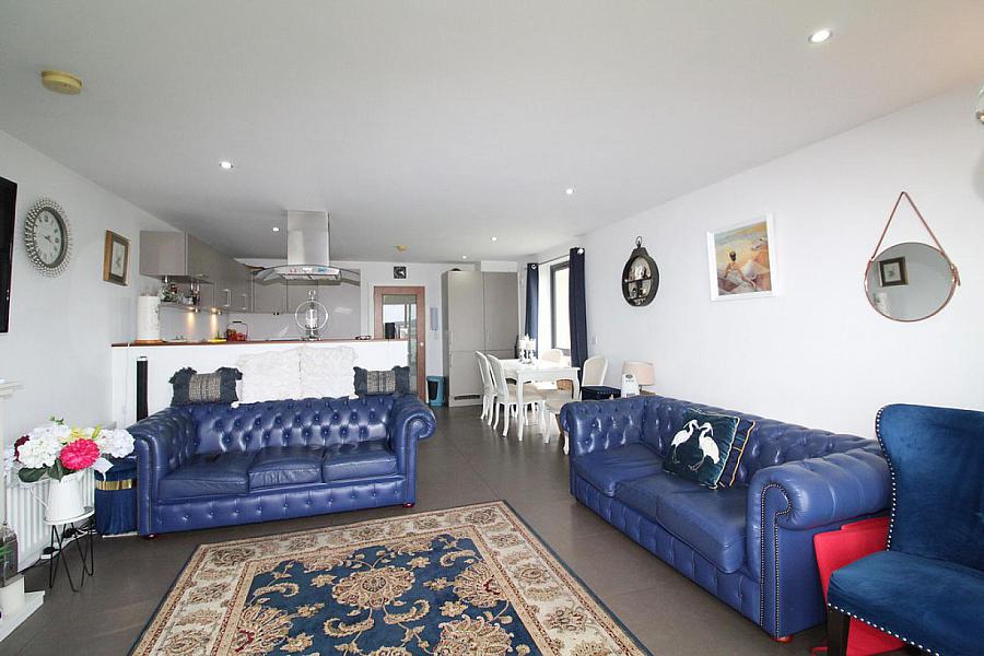 Apt 3, 5 Island Park