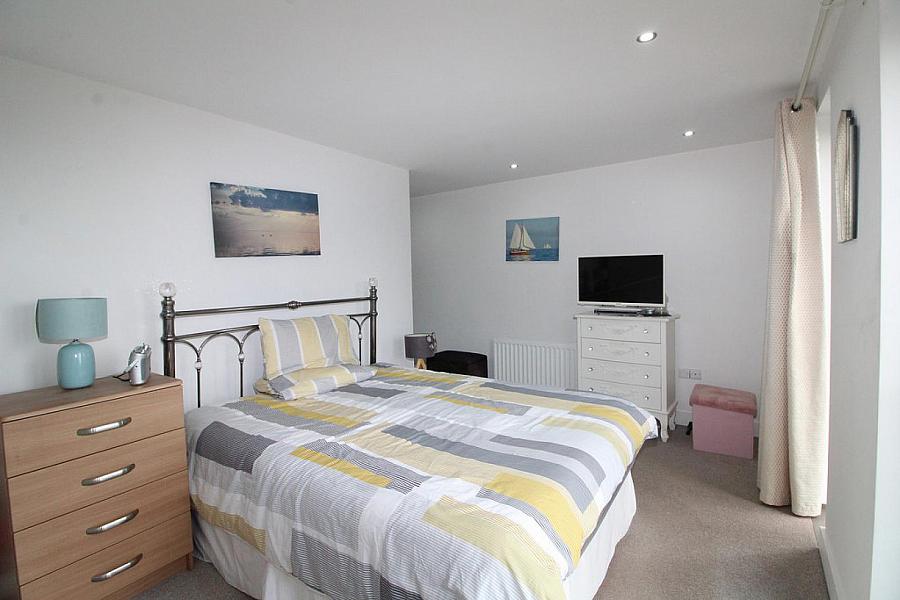 Apt 3, 5 Island Park