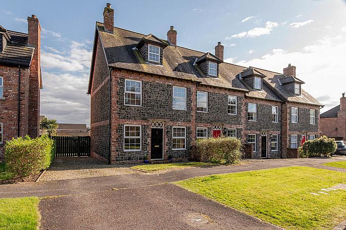 30 Hedgelea Avenue 30 Hedgelea Avenue