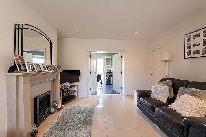 30 Hedgelea Avenue 30 Hedgelea Avenue