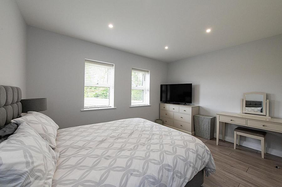 10 Oakfield Park Drive