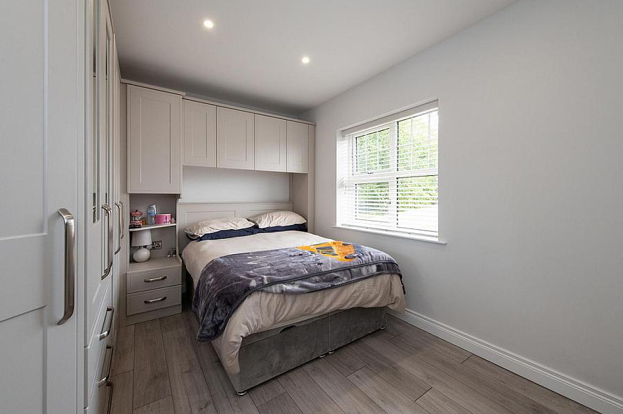 10 Oakfield Park Drive