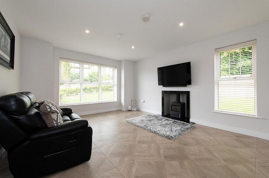 10 Oakfield Park Drive