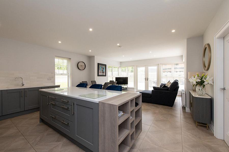 10 Oakfield Park Drive