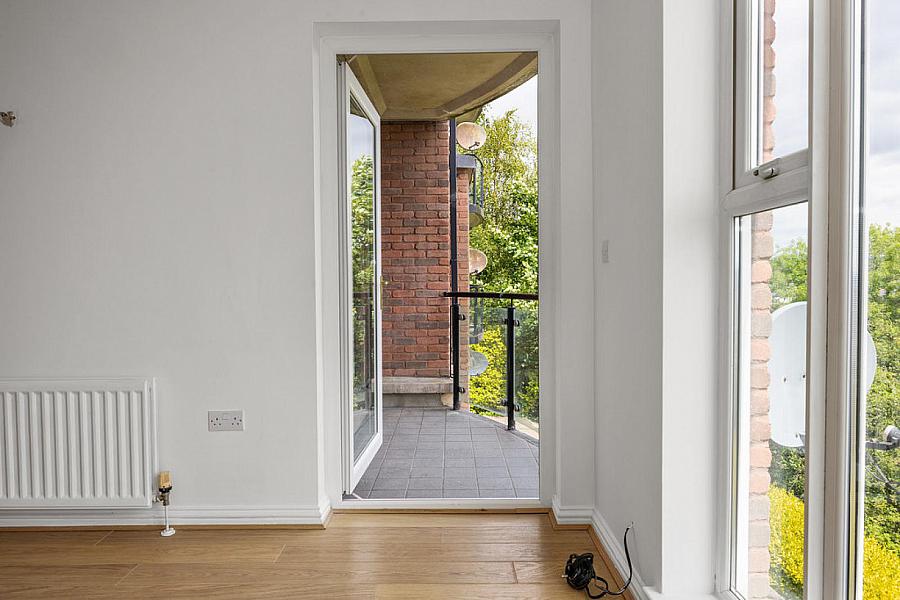 Apt 5 Northview